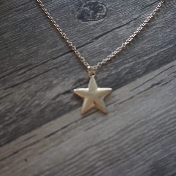 LAST ONE | Star Pendant Layered Necklace - Picture 3 of 3